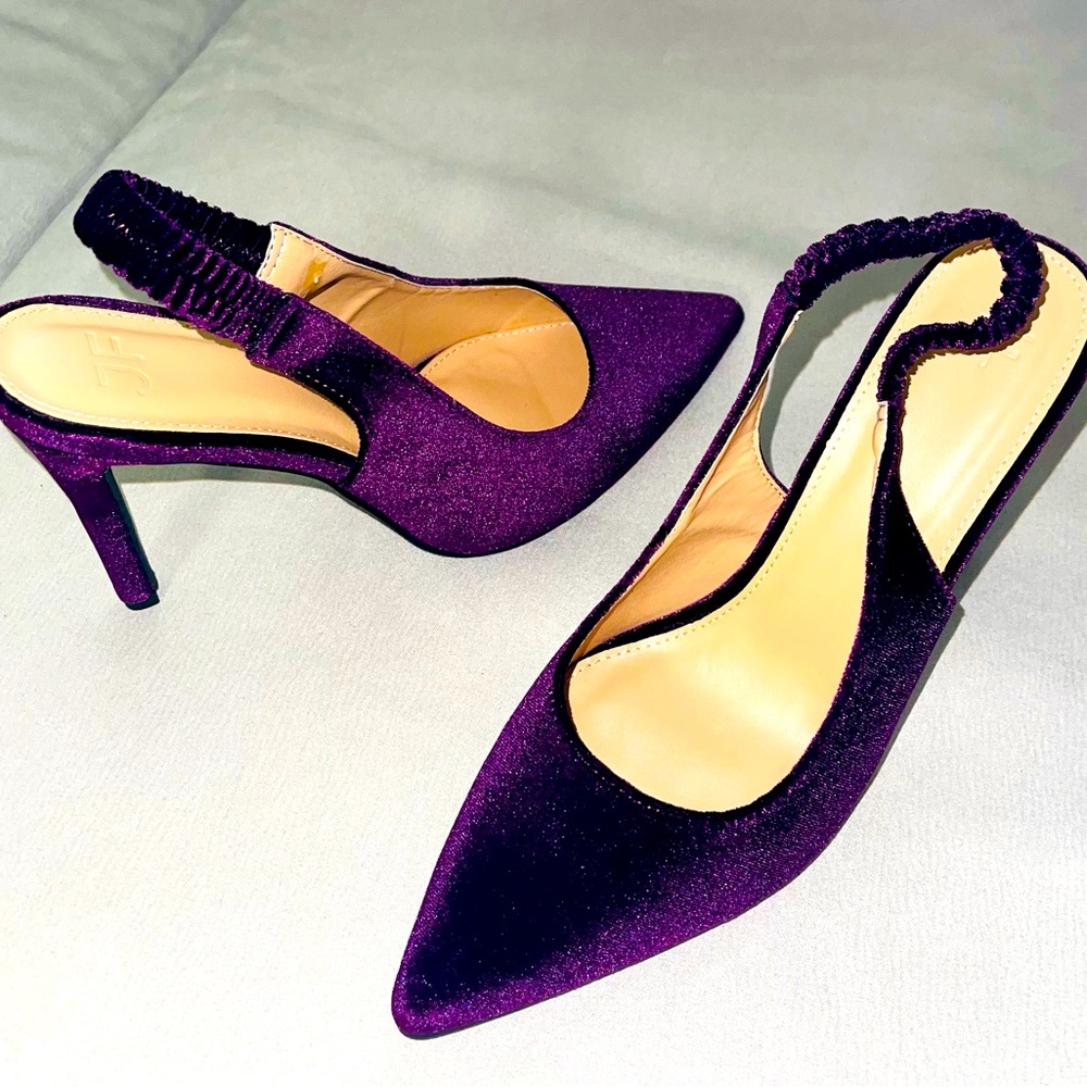 PUMPS, GISSELLE. SUADE